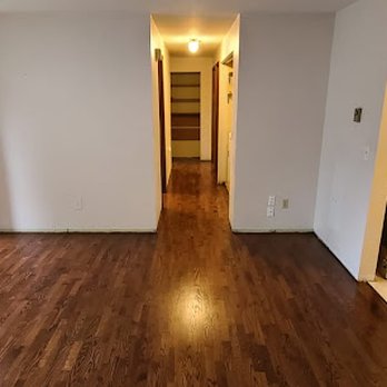 Eagle Home Services - empty living room with hardwood floors - General Contractors Near Me - Mill Creek, Washington Eagle Home Services - empty living room with hardwood floors - General Contractors Near Me - Mill Creek, Washington