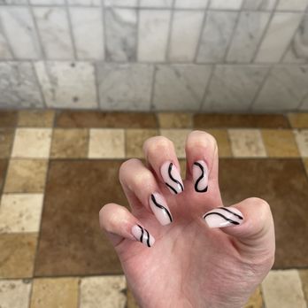 Lumera Nail Salon - dip with design - Nail Salons Near Me - Chicago, Illinois