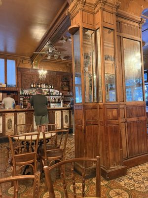 Bar Marsella by null