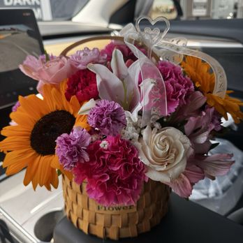 Yucaipa Flowers By Gemii - Flower Bouquet - Flowers & Gifts Near Me - Yucaipa, California Yucaipa Flowers By Gemii - Flower Bouquet - Flowers & Gifts Near Me - Yucaipa, California