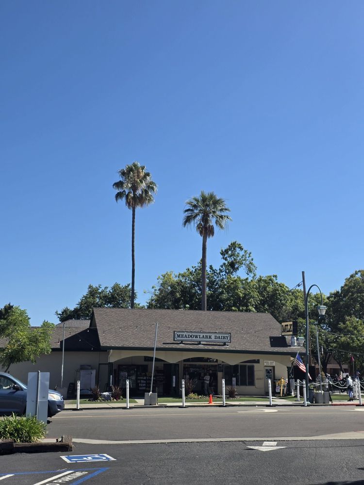 Meadows Park Logo