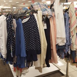 Kohl's - April 21, 2017 and my sentiments from 4 years ago in my review has went from cluttered to a mess way worse mess.