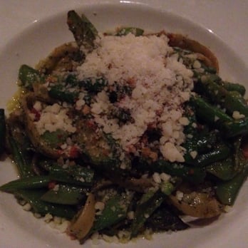Mercatto - Fettuccini with basil cream, asparagus and beans - Italian Near Me - Toronto, Ontario Mercatto - Fettuccini with basil cream, asparagus and beans - Italian Near Me - Toronto, Ontario