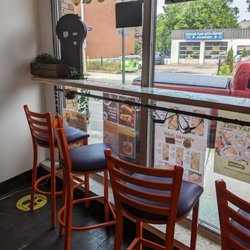 Pomelo Hat - Bar seating by the window