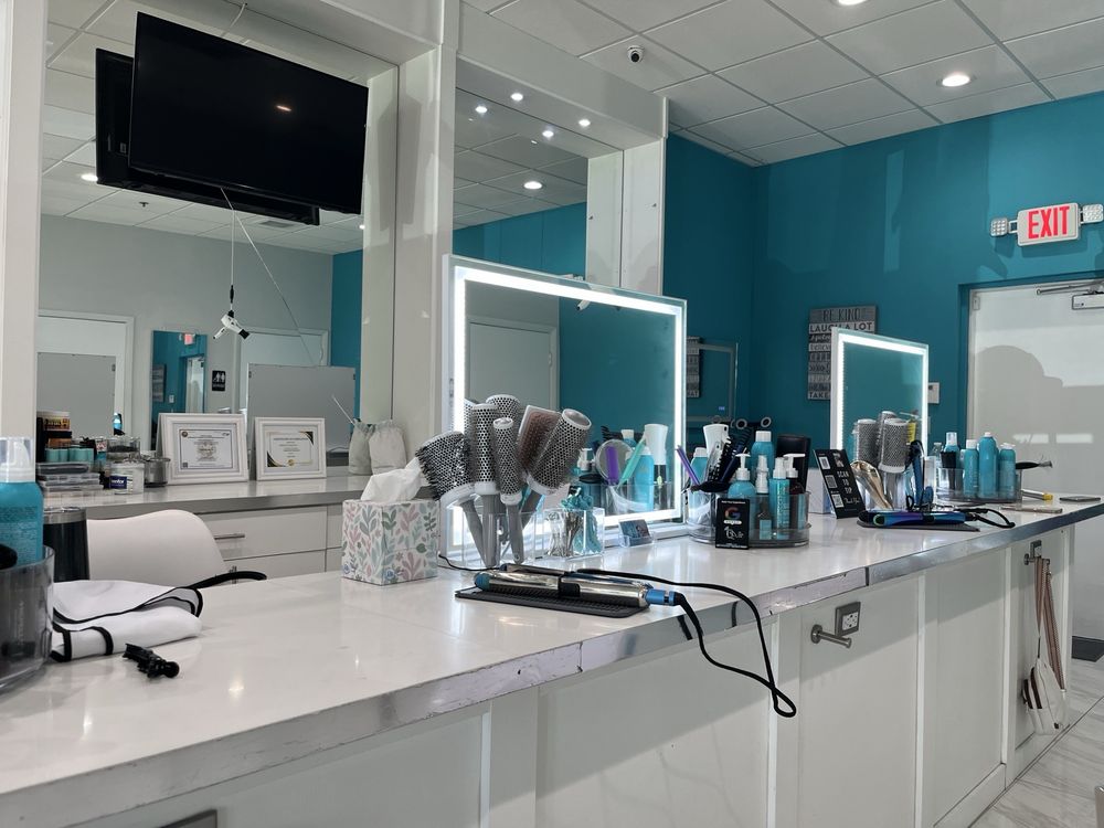 Bombshell Dry Bar Image