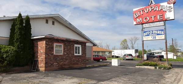 Bit-O-Paris Motel