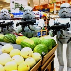 MY Publix rocks because it has Storm Trooper balloons as tall as me!