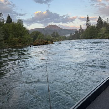 Carsons Guide Service - Sunrise on the Rogue River - Fishing Near Me Carsons Guide Service - Sunrise on the Rogue River - Fishing Near Me