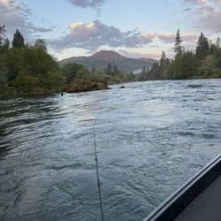 Carsons Guide Service - Sunrise on the Rogue River