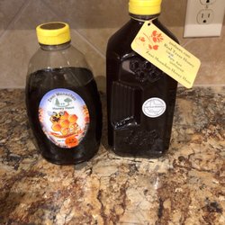 Zwei Menschen Honey Haus - A 3lb jug and a 5lb jug of some pure raw local honey...