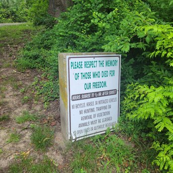 Fort Barton - Hiking Near Me - Tiverton, Rhode Island