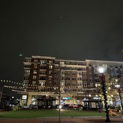 The Rotunda Shopping Center - Christmas decorations