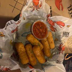 Hook & Reel Cajun Seafood & Bar - Fried Mozzarella Sticks (6)