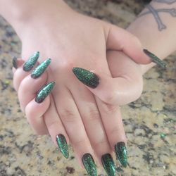 Kris Nail Bar & Spa - Fullset Gel Polish ombre black & green