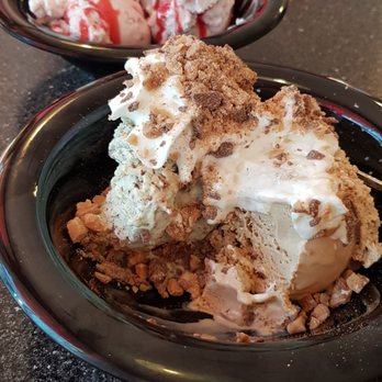 Cool Cat Cafe - Ice cream with toppings. Strawberry with strawberry coulis. Mint chocolate chip & coffee with heath bar topping - American Near Me - Pismo Beach, California Cool Cat Cafe - Ice cream with toppings. Strawberry with strawberry coulis. Mint chocolate chip & coffee with heath bar topping - American Near Me - Pismo Beach, California