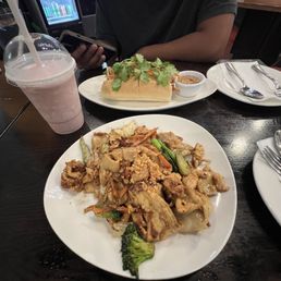 Pad See-ew Chicken