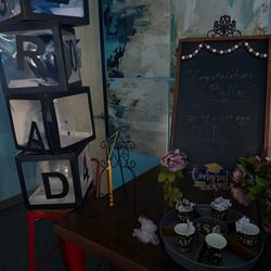 Regal Rooms - My greeting table and some urgent decorations!