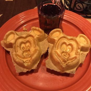 Goofy's Kitchen - American Near Me - Anaheim, California