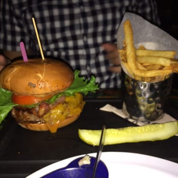 Rainforest Cafe - Burger was just a burger but the fries were good - American Near Me - Ontario, California