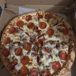 Gus's Pizza & Grille - Meat Buster Pizza
