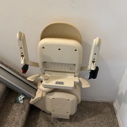 Stairlift King - Acorn stairlift, stairlift installation, stairlift repair, New York stairlift service, Long Island stairlift service