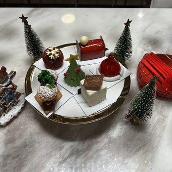 Rafi's Pastry - Pastry Christmas themed - Bakeries Near Me - Glendale, California