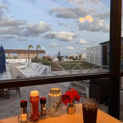 Aku Tiki Traders Restaurant & Lounge - View of the pool from the dining area