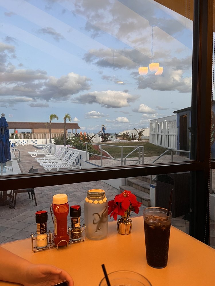 Aku Tiki Traders Restaurant & Lounge Image