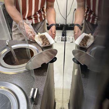 The Paleta bar - Chandler - Adding toppings - Ice Cream & Frozen Yogurt Near Me - Chandler, Arizona