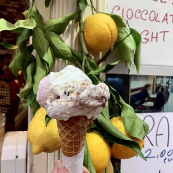 Primavera - fiori di latte and cannoli siciliano - Desserts Near Me - Sorrento, NA Primavera - fiori di latte and cannoli siciliano - Desserts Near Me - Sorrento, NA