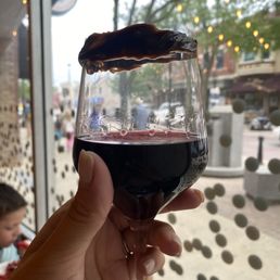 Red blend wine with a chocolate rim