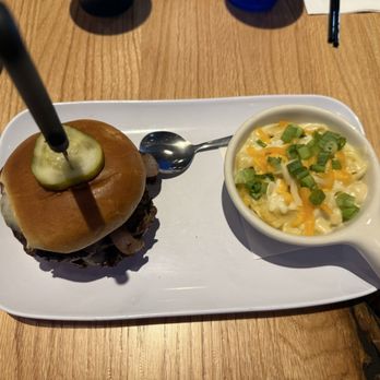 Yogi's Bar & Grill - Sports Bars Near Me - Upper Arlngtn, Ohio