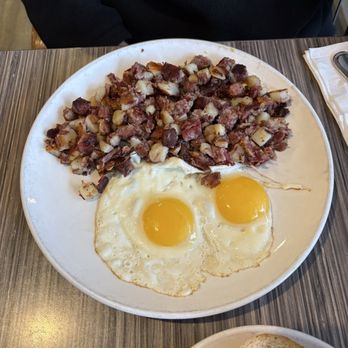 Mama Kat's - Corned beef hash - American Near Me - San Marcos, California