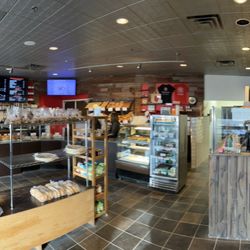 Le Quartier Bakery & Cafe - Meridian Park - Inside of store before the crowd arrived.