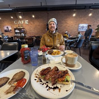 Sintra Restaurant - Breakfast & Brunch Near Me - Bend, Oregon