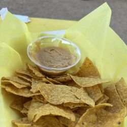 Tacoly Moley By Ygor - Queso and chips