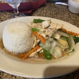 Chicken with garlic sauce.