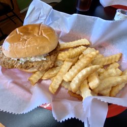 Mee Maw's - Chuckwagon with fries