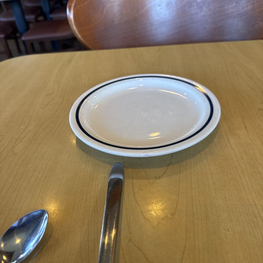 Empty plate I guess it was supposed to be for toast Empty plate I guess it was supposed to be for toast