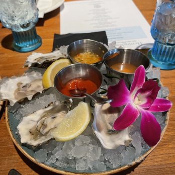 Herringbone Waikiki - Three buck shuck oysters - Seafood Near Me - Honolulu, Hawaii