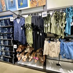 Old Navy Clothing Store - Women's clothing and shoes