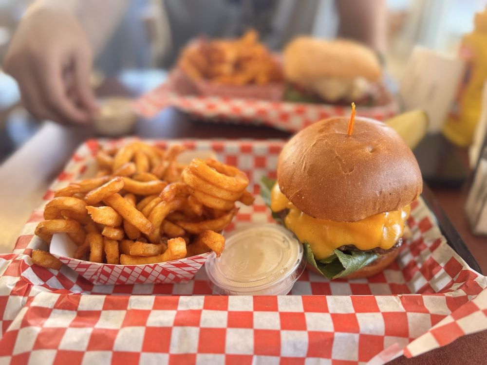Phyllis' Giant Burgers Logo