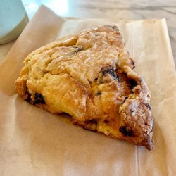 Pretty Bird Coffee - Blueberry lemon scone