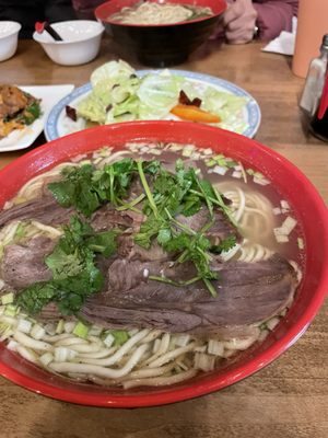 食宴兰州牛肉拉面 Shi Yan Lanzhou Beef Noodles by null