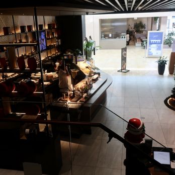 Yu Seafood Yorkdale - View of the entrance area from mall whilst going upstairs. - Desserts Near Me - Toronto, Ontario Yu Seafood Yorkdale - View of the entrance area from mall whilst going upstairs. - Desserts Near Me - Toronto, Ontario