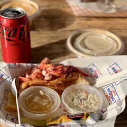 Maine Lobstah Shack - Maine Lobster and clams chowder chowder with a Come Zero