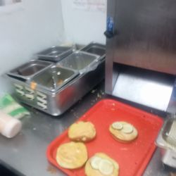 Popeyes Louisiana Kitchen - This is how they make your sandwiches on dirty surfaces