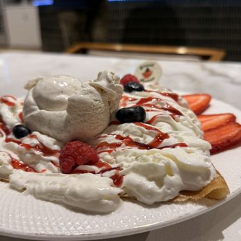 Dessert Avenue - Very Berry Crepe - Desserts Near Me - Murphy, Texas