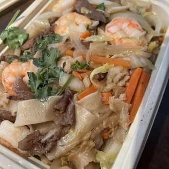 Zhi Wei Cafe - L16. Stir Fried House Special Noodle L16. - Chinese Near Me - Boston, Massachusetts