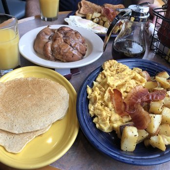 Morse Mountain Grill - Breakfast - pancakes,eggs, bacon, potatoes, cinnamon bun. - American Near Me - Jeffersonville, Vermont